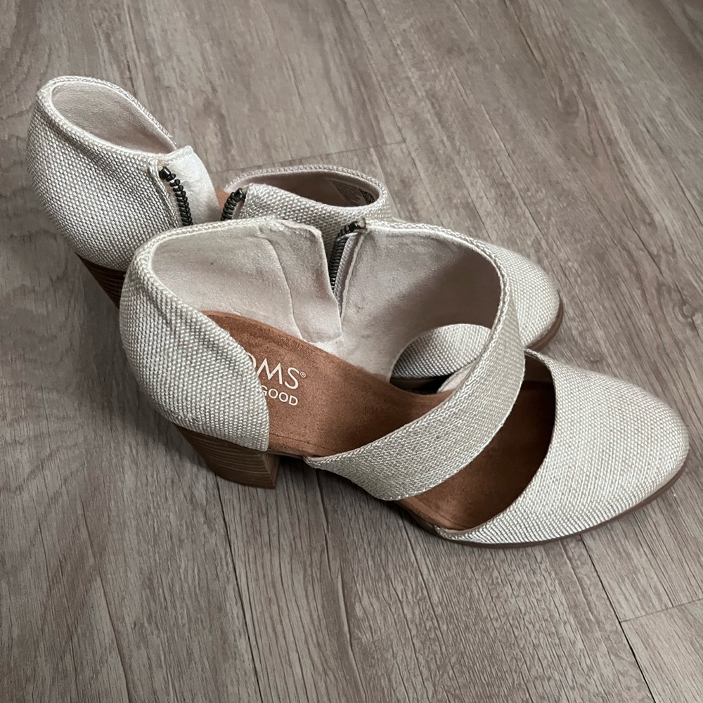 TOMS Women's Cream Heeled Shoes